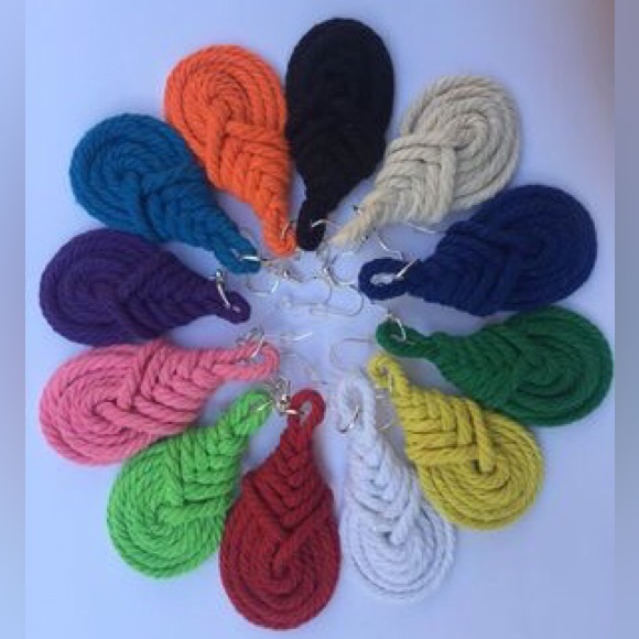 Macrame Pipas Earrings - Picture 2 of 2